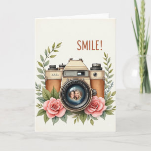 Verjaardagskaart met vintagecamera en roos kaart