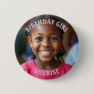 Verjaardagsmeisje gepersonaliseerde foto en naam ronde button 5,7 cm