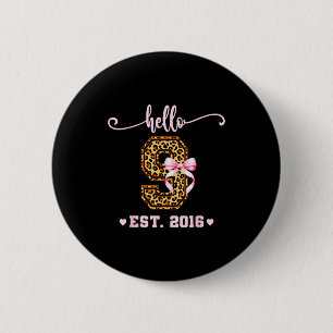 Verjaardagsmeisje Roze Coquette Strik Hallo 9 Jaar Ronde Button 5,7 Cm