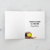 Verjaardagsmeisje vangt een softbal kaart (Binnen)