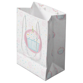 Verjaardagstaartje met kaars medium cadeauzakje