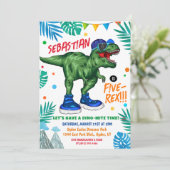 VERJAARDAGSUITNODIGING DINOSAURUS - ELKE LEEFTIJD KAART (Staand voorkant)