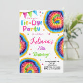 Verjaardagsuitnodiging Regenboog Tiedye Kaart (Staand voorkant)