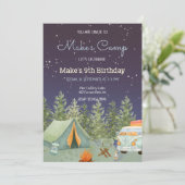 Verjaardagsuitnodiging voor jongens met camping ru kaart (Staand voorkant)