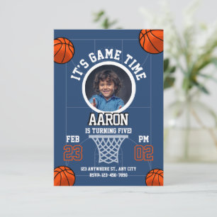 Verjaardagsuitnodiging voor kids sport basketbal s informatiekaartje