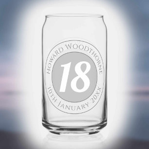 Verjaardagsviering met naam, leeftijd en verjaarda blikvorm glas