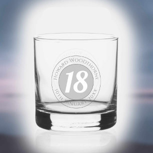 Verjaardagsviering met naam, leeftijd en verjaarda whisky glas