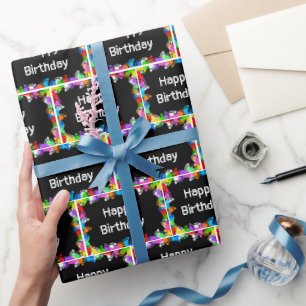 Verjaardagsvoetafdrukken op zwart cadeaupapier
