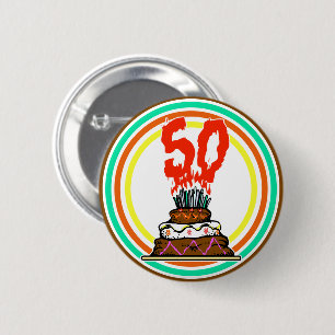 Verjaarskook in brand met 50 kaarsen ronde button 5,7 cm