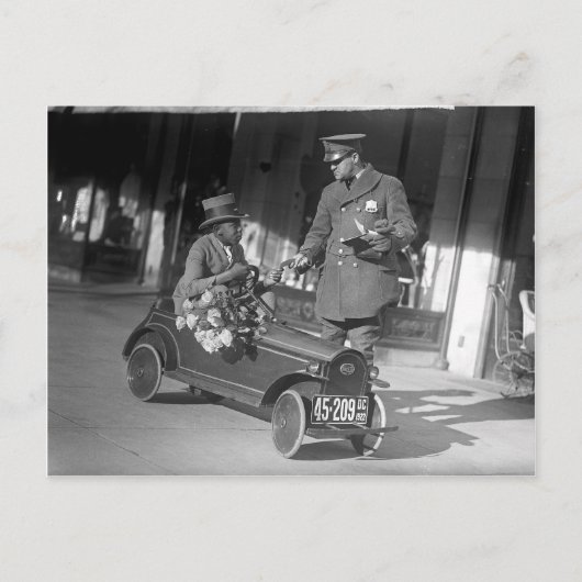 Verkeersstop met trapauto, 1922 briefkaart (Voorkant)