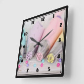 Verkleurde pasta-decorteermiddelen vierkante klok (Hoek)