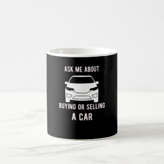 Verkoop van auto's, cadeau voor autoverkoper die v koffiemok