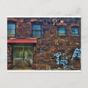 Verlaten Graffiti Brick Building Barred Windows Briefkaart