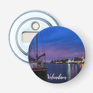Verlichtde haven van Volendam 's nachts Button Flesopener