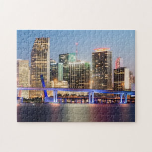 Verlichtde skyline van het centrum van Miami bij s Legpuzzel