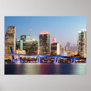Verlichtde skyline van het centrum van Miami bij s Poster
