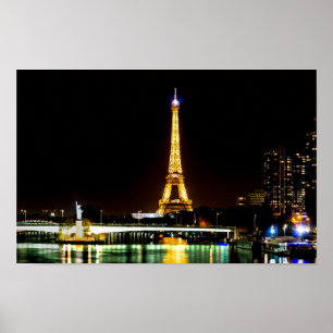 Verlichte Eiffeltoren in Parijs 's nachts Poster