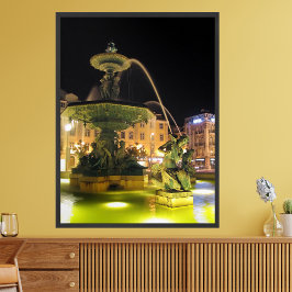 Verlichte fontein en zeemeermin. Rossio, Lissabon Poster