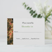 Verlichte kerstboom op zwarte kerstbruiloft RSVP Kaart (Staand voorkant)