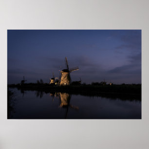 Verlichte windmolen bij Blauwe Uur poster
