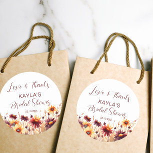 Verliefd op bordeauxrode dahlia's bruiloft favor ronde sticker