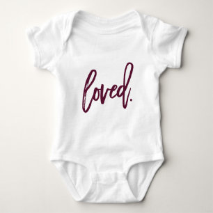 Verlokt. Burgundy Modern Trendy Script Typografie Romper