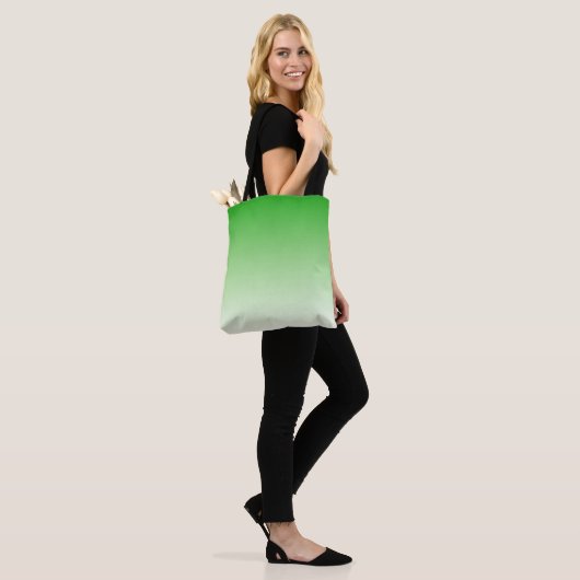 Verloop donkergroene naar lichtgroene canvas tas (Op model)