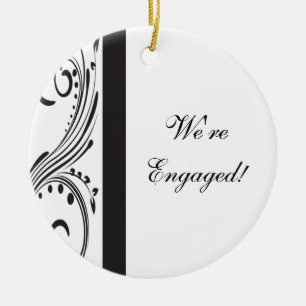 Verloving rond ronde sierbloem, zwart-wit keramisch ornament