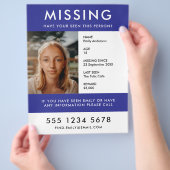 vermiste | Moderne Blauwe Foto Poster Flyer (Hand)