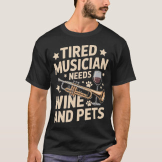 Vermoeide Muzikant Heeft Wijn En Huisdieren Grappi T-shirt