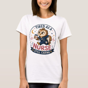 Vermoeide verpleegster uil Cartoon Illustratie T-shirt