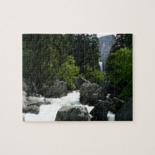 Vernal Falls in de verte bij Yosemite Legpuzzel