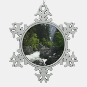 Vernal Falls in de verte bij Yosemite Tin Sneeuwvlok Ornament