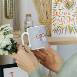 Verpakt in een roze strik koffiemok