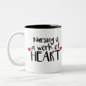 Verpleegkunde is een kunstwerk - Rode harten Tweekleurige Koffiemok (Links)
