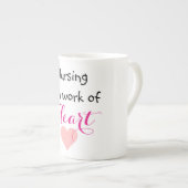 VERPLEEGKUNDE IS EEN WERK VAN HARTVERPLEEGKUNDIGE  PORSELEIN KOP (Voorkant rechts)