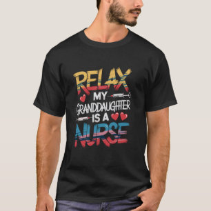 Verpleegkundige oma, ontspan, mijn kleindochter is t-shirt