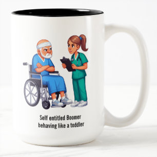 Verpleegster die te maken heeft met een veeleisend tweekleurige koffiemok