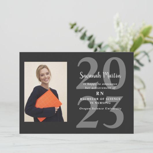 Verpleegster Foto 2023 Afstudeer Zwart Aankondiging (Staand voorkant)