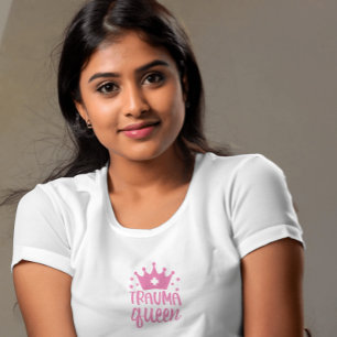 verpleegster geschenk roze minimalistisch koningin t-shirt