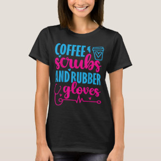 Verpleegster koffie schrobt rubberen handschoenen t-shirt