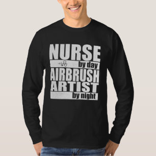 Verpleegster overdag, airbrushkunstenaar 's nachts t-shirt