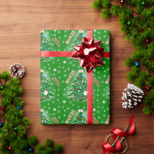 Verpleegster Vrolijk Kerstboom Groene Achtergrond Cadeaupapier