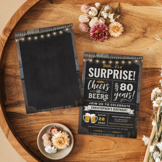 Verrassende Cheers and Beers 80th Birthday Invitat Kaart
