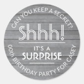 Verrassing Verjaardagspartij Rustiek Hout Grijs en Ronde Sticker (Voorkant)