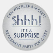 Verrassingsfeestje bij pensionering Sst! Marinebla Ronde Sticker (Voorkant)