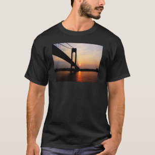 Verrazano-brug bij dageraad t-shirt
