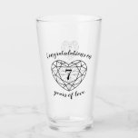 Verre 7e anniversaire 7 ans d'amour Coutume de l'onyx no<br><div class="desc">mariage de l'onyx noir anniversaire 7 ans de l'amour du verre cadeau message personnalisé. Simple effet de pierre, images d'art en ligne de coeur du quatrième anniversaire Mariage verre cadeau d'anniversaire. Personnalisez le mariage anniversaire en noir onyx verre de pierre à gemmes graphique en pierre à coeur avec vos propres...</div>