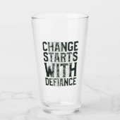 Verre à bière Change Starts With Defiance (Devant)