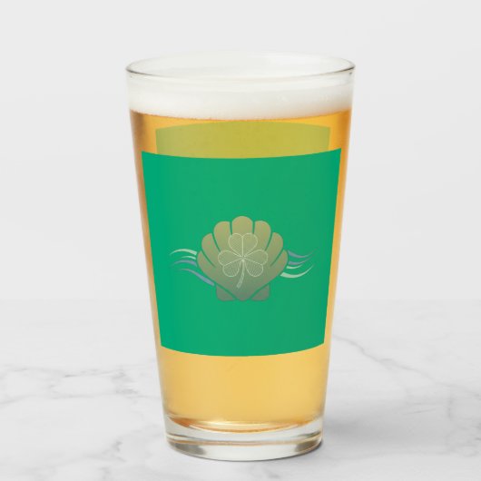 Verre à bière vert trèfle Lettre B - St. Patrick (Devant (rempli))